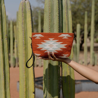 Tierra del Sol Convertible Wool Clutch–Crossbody