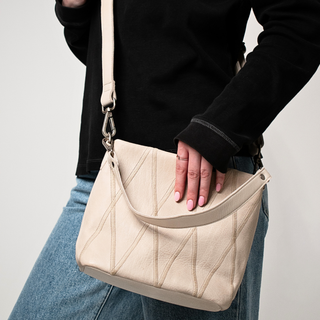 Ivy Diamond Leather Crossbody Bag: Cognac