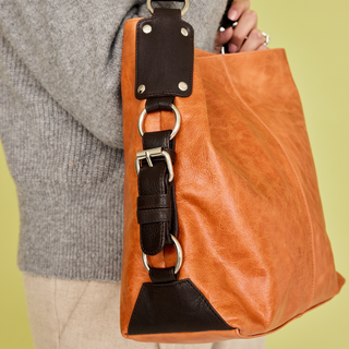 Simone: Orange
