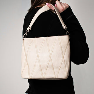 Ivy Diamond Leather Crossbody Bag: Cognac