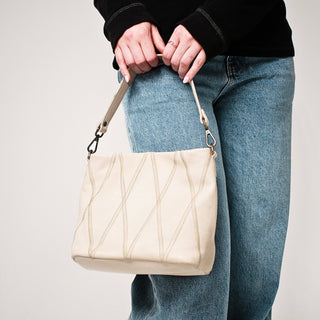 Ivy Diamond Leather Crossbody Bag: Cognac